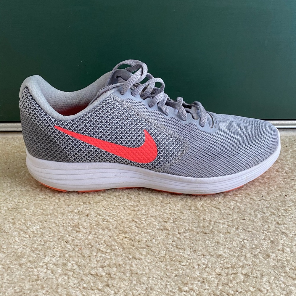 Women’s Nike Revolutionary 3 Sneakers